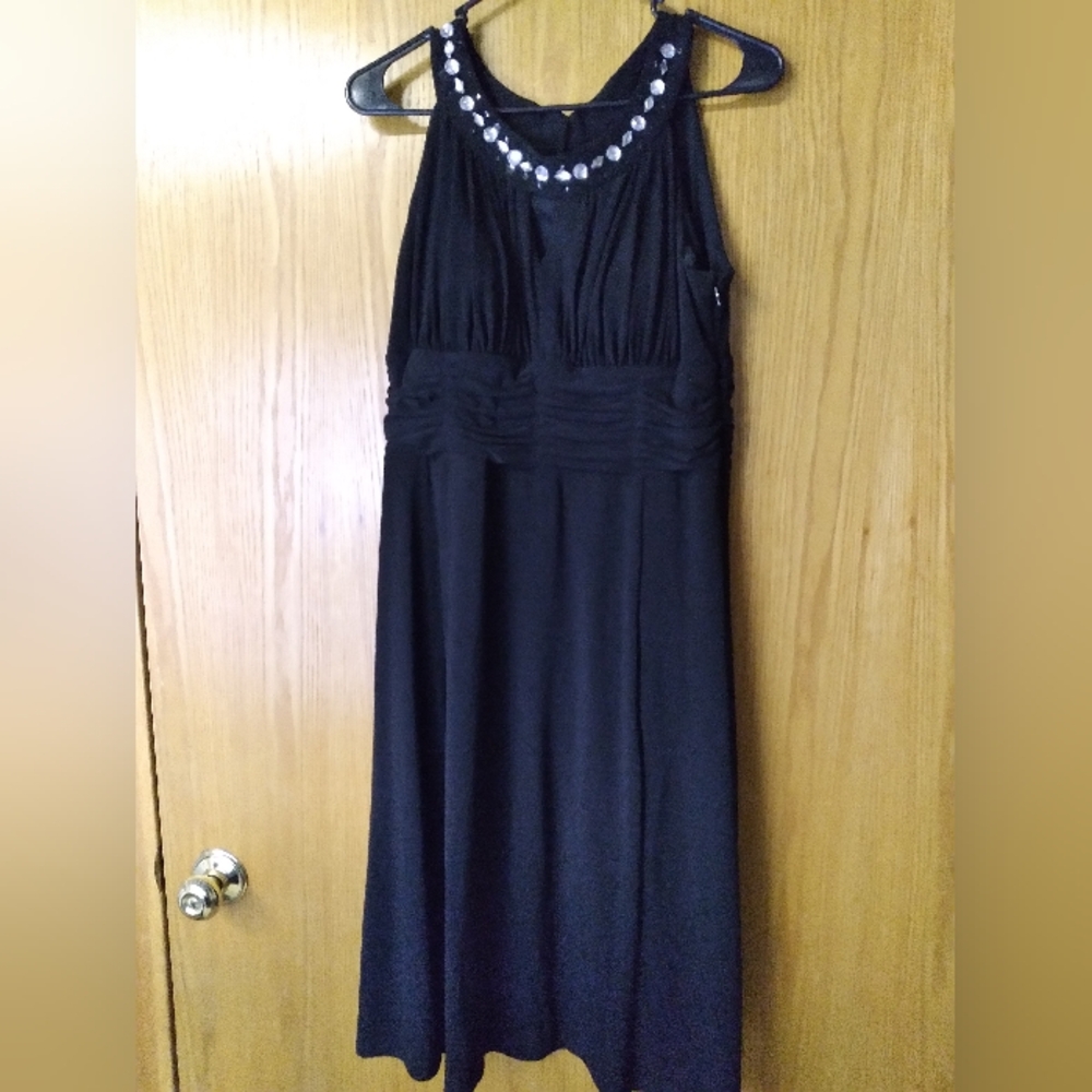 Signature by Sangria Sleeveless Rhinestone Keyhole Neckline Cocktail Dress Sz 12